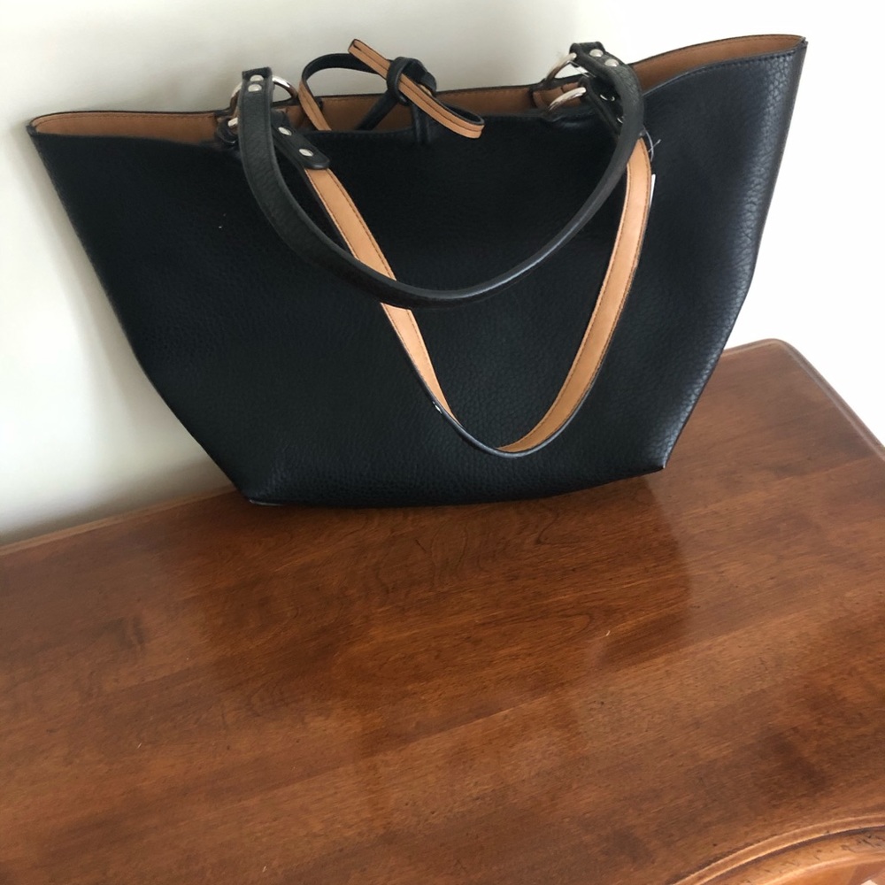 Reversible medium tote.